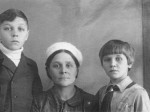 с матерью Елизаветой Михайловной и сестрой Маргаритой (1942)